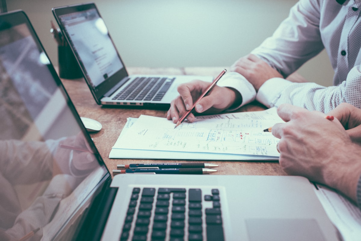 Logistics route planning and trade consulting